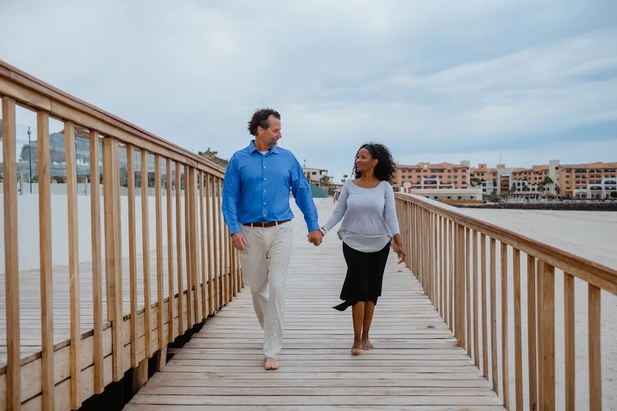 Patrick and Tamekia holding hands on the boardwalk in Puerto Peñasco